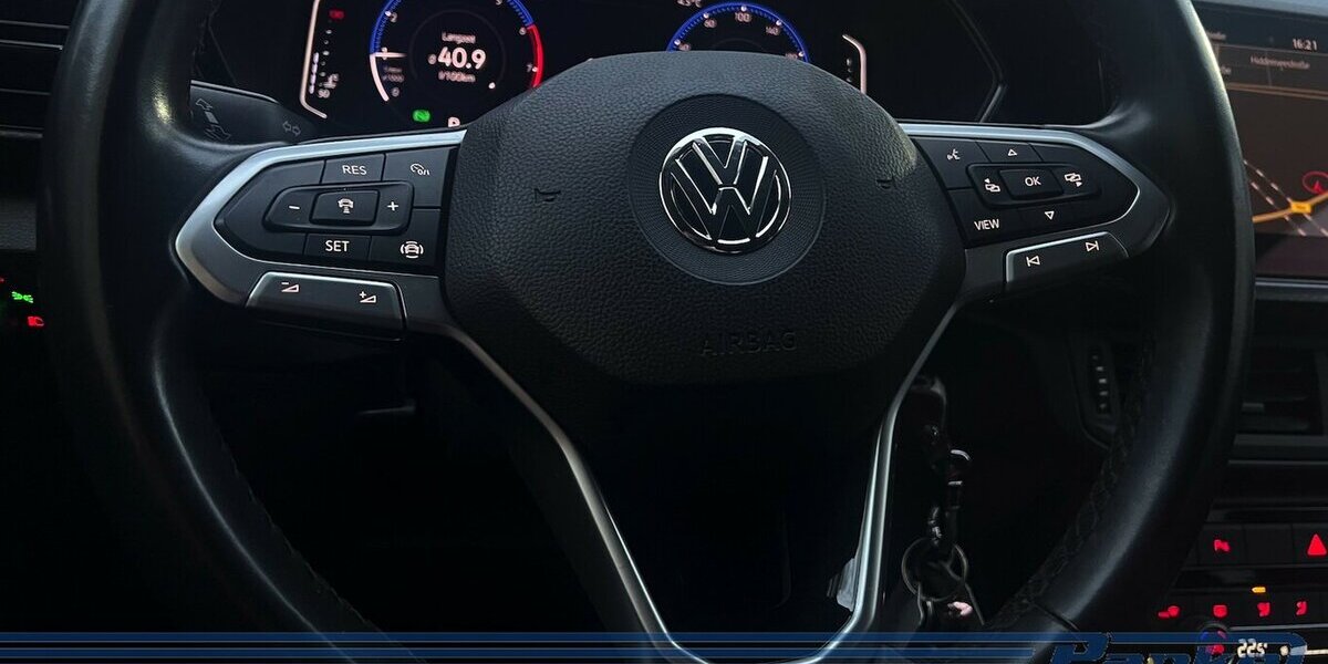 VW T-Cross 1.0 TSI R-Line DSG OPF*ACC*NAV*RFK*LED* 81.393 km 17.890 &euro; Berlin 13187