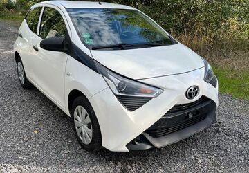 Toyota Aygo (X) 80.010 km 8.990 &euro; Berlin 12277
