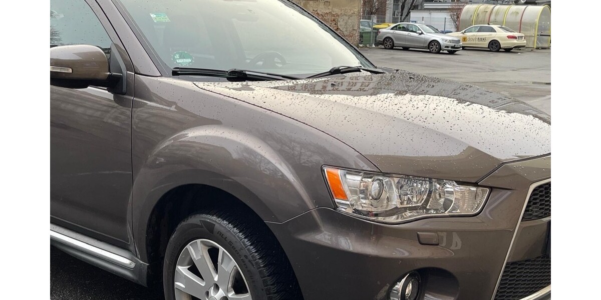 Mitsubishi Outlander 135.000 km 7.500 &euro; Berlin 10178