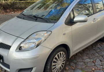 Toyota Yaris 71.500 km 5.750 &euro; Berlin 10315