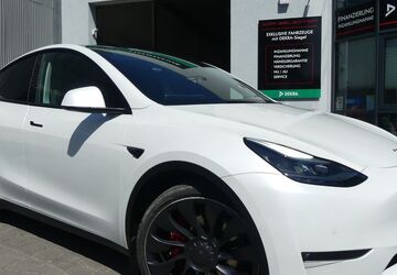 Tesla Model Y 21.616 km 40.800 &euro; Berlin 13156