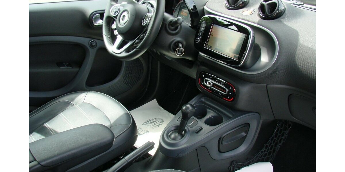 Smart ForTwo Prime Pano Leder Tempomat Cool & Media-Pake 85.132 km 11.980 &euro; Falkensee 14612