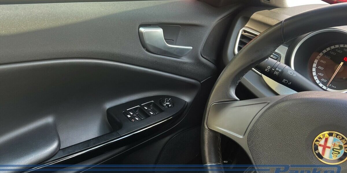 Alfa Romeo Giulietta 1.4 TB 16V Turismo*PDC*2Hand*LED*Tempo 125.000 km 6.480 &euro; Berlin 13187