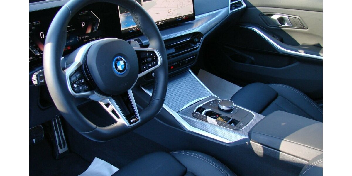 BMW 330e Touring LCI M SportPro HUD HiFi AHK 360º 15.130 km 42.980 &euro; Falkensee 14612