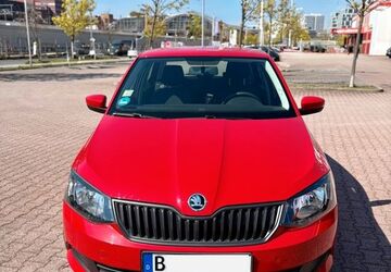 Skoda Fabia 49.000 km 10.599 &euro; Berlin 10243