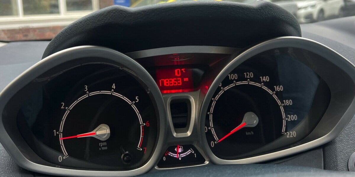 Ford Fiesta Titanium*Keyless*PDC*LED*Tel.*Chrom*GAS* 178.353 km 4.290 &euro; Berlin 13187