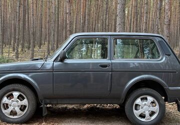 Lada Niva 90.590 km 8.900 &euro; Berlin 13187