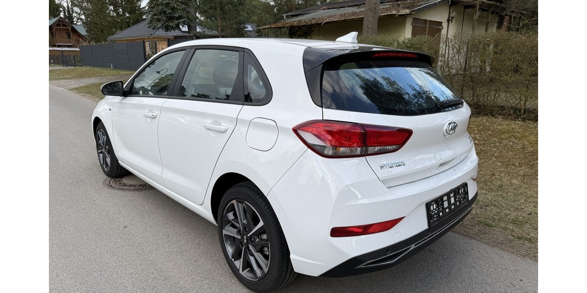 Hyundai i30 1.5 T-GDI Automatik Trend Mild-Hybrid Garant 11.183 km 20.900 &euro; Berlin 10247