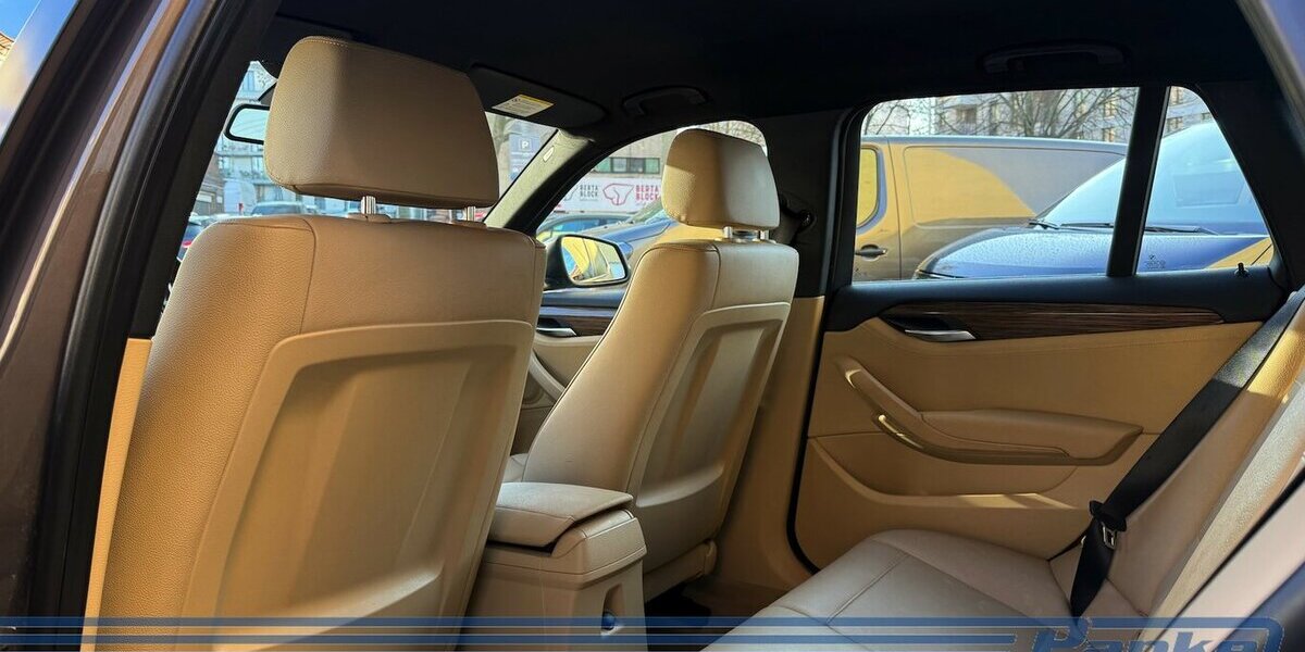 BMW X1 18 i sDrive Aut.*NAV*SHZ*Leder*USB*AC* 100.000 km 10.490 &euro; Berlin 13187