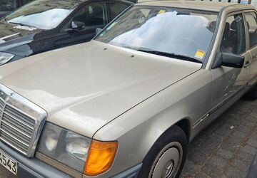 Mercedes-Benz 230 208.000 km 2.900 &euro; Berlin 10717