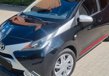 Toyota Aygo (X) 63.411 km 7.990 &euro; Berlin 12489