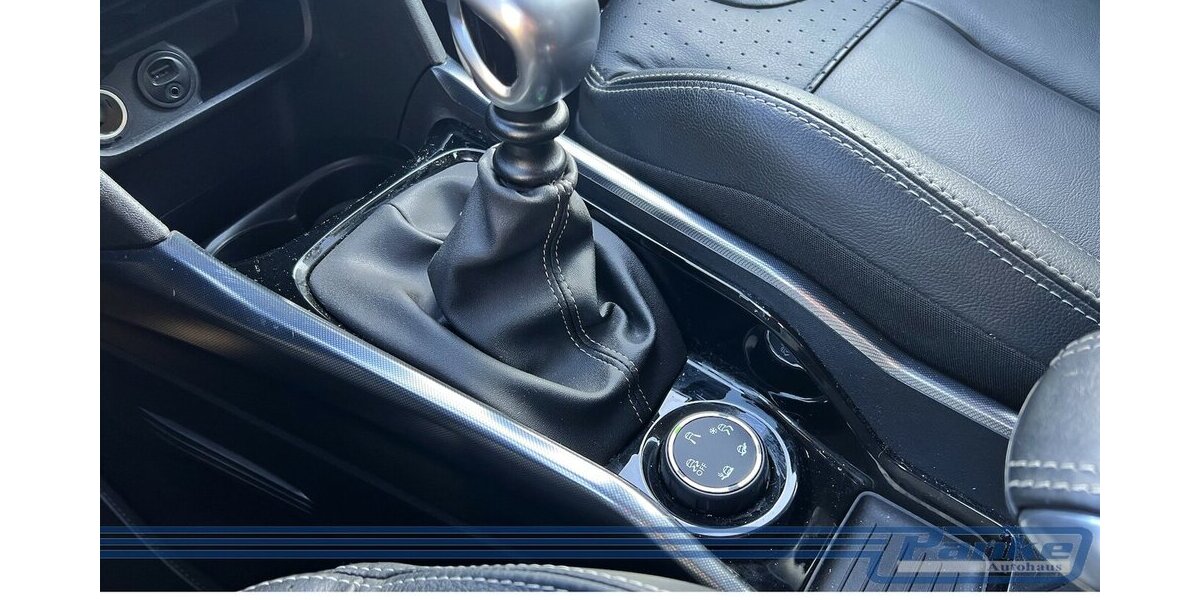 Peugeot 2008 1.2 PureTech Allure*Carplay*Leder*Tempo* 100.000 km 7.480 &euro; Berlin 13187