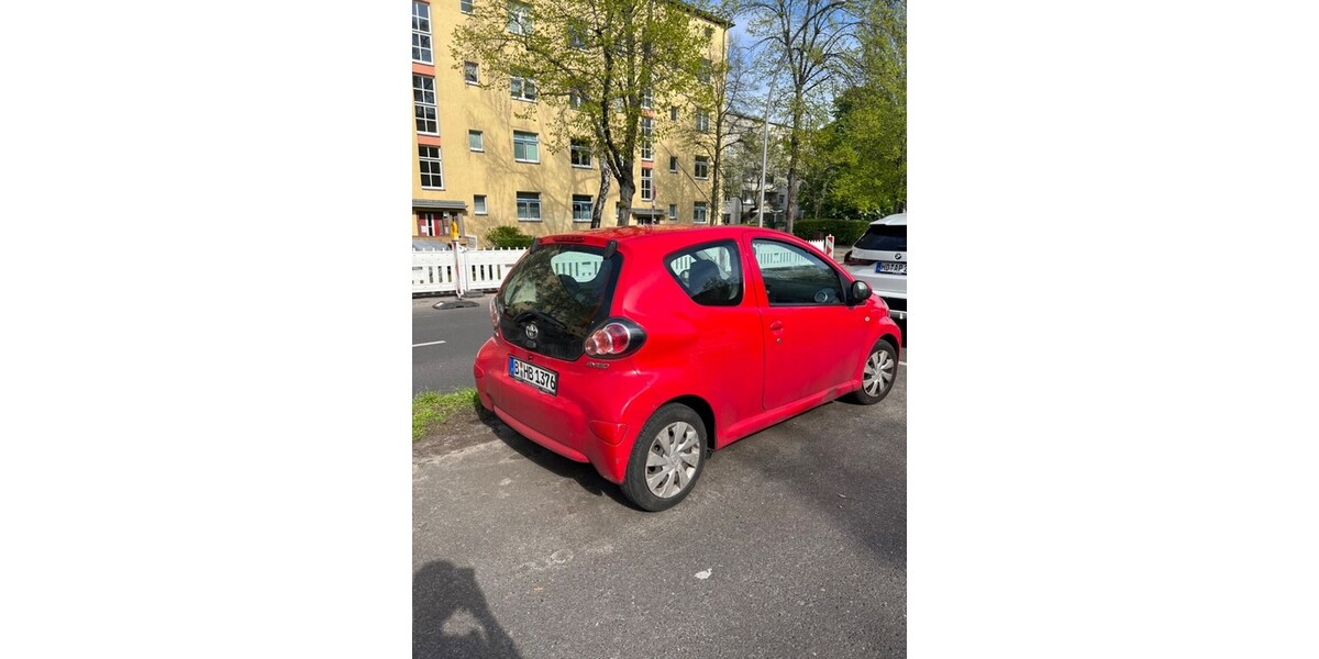 Toyota Aygo 141.146 km 3.300 &euro; Berlin 10178