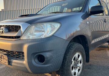 Toyota Hilux 448.000 km 6.990 &euro; Berlin 12057