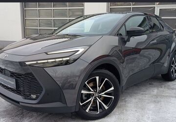 Toyota C-HR 8.050 km 33.900 &euro; Berlin 13403