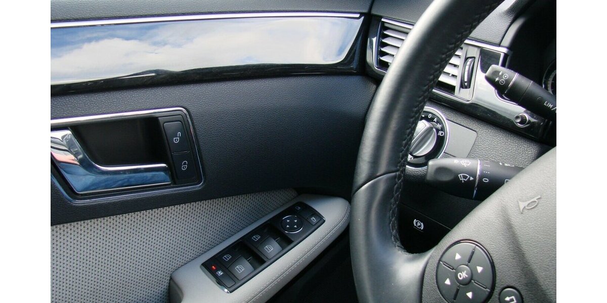 Mercedes-Benz E 220 CDI Avantgarde BlueEfficiency Multikontursit 141.322 km 13.980 &euro; Falkensee 14612