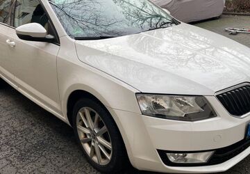 Skoda Octavia 214.000 km 8.900 &euro; Berlin 12049