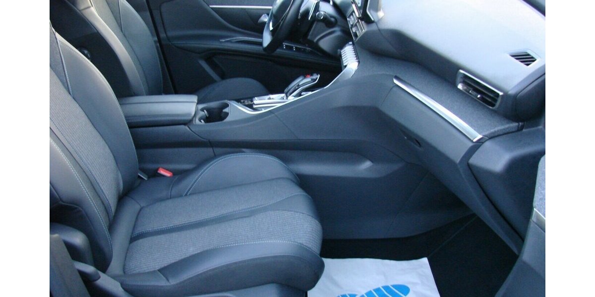 Peugeot 5008 1.2 PureTech130 Allure Pack 7-Sitzer 2WD LED 54.980 km 20.980 &euro; Falkensee 14612