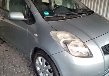 Toyota Yaris 91.932 km 5.900 &euro; Berlin 12277