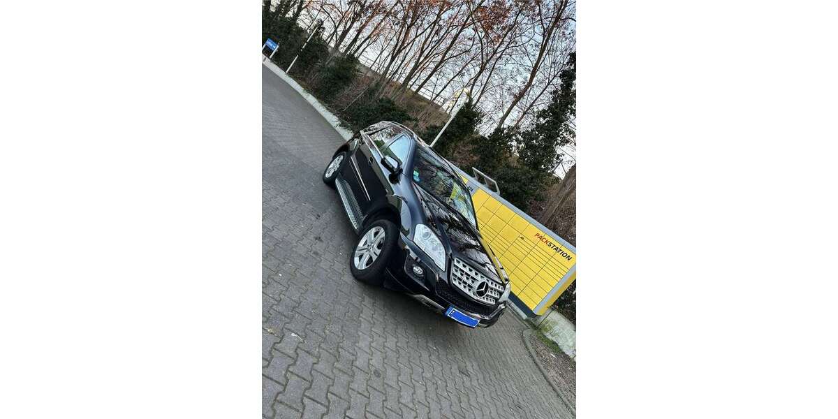 Mercedes-Benz ML 300 226.000 km 10.900 &euro; Berlin 12043