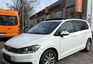 VW Touran 197.000 km 9.990 &euro; Berlin 10829