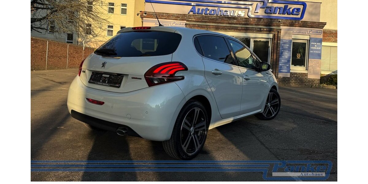 Peugeot 208 Allure*GT-Line*Pano*U-Connect*SHZ*R-Cam* 156.392 km 7.850 &euro; Berlin 13187