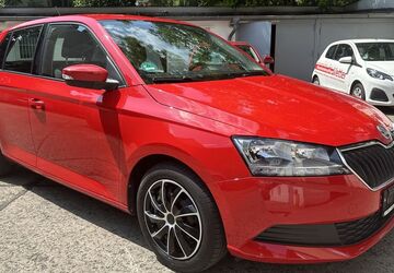 Skoda Fabia 34.792 km 11.690 &euro; Berlin 10247