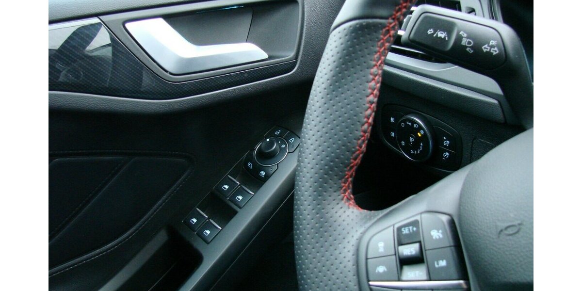 Ford Focus 1.5L TDCi ST-Line X ACC LED AHK HUD Bliss 12.043 km 25.980 &euro; Falkensee 14612