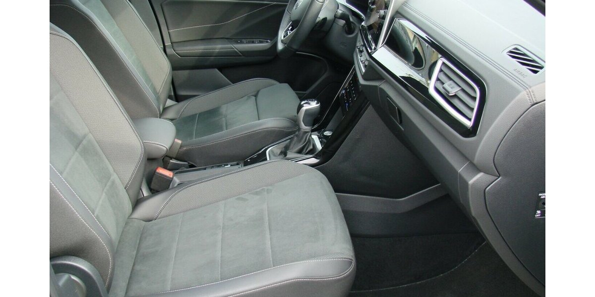 VW T-Roc 1.5TSi R-Line BMT IQ-Light ACC AHK Digital C 11.011 km 28.980 &euro; Falkensee 14612