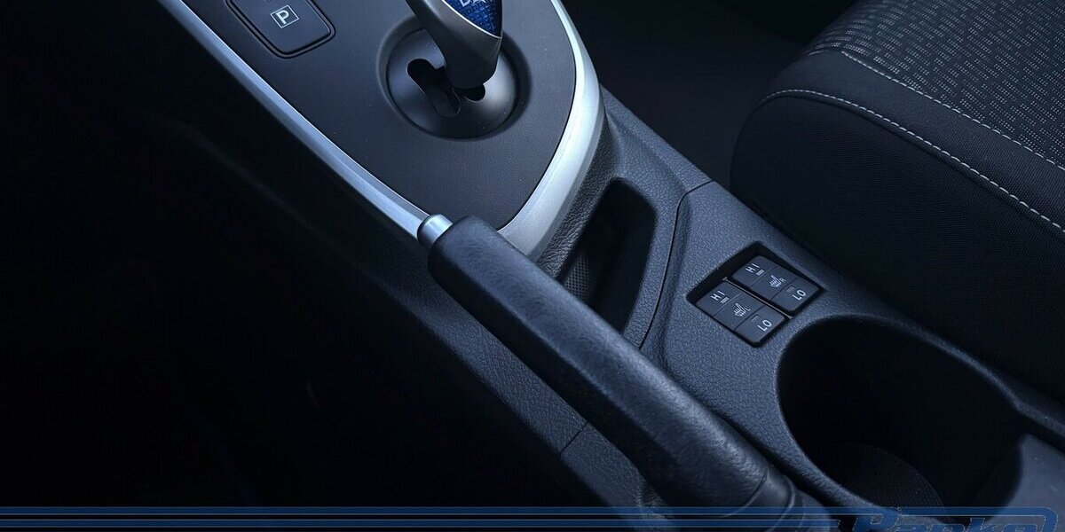 Toyota Auris Touring Sports Hybrid Aut.*RFK*SHZ*1Hand 165.355 km 10.480 &euro; Berlin 13187