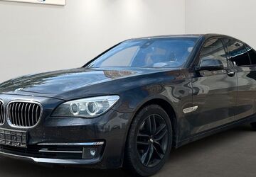 BMW 750 215.354 km 12.499 &euro; Berlin 12681