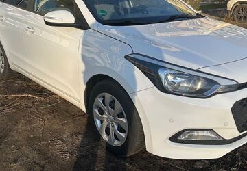 Hyundai i20 102.000 km 6.900 &euro; Berlin 12437
