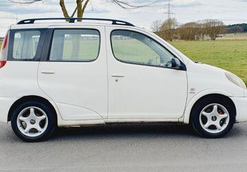 Toyota Yaris 146.556 km 1.800 &euro; Berlin 13629