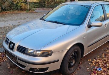 Seat Leon 83.066 km 4.685 &euro; Berlin 14057