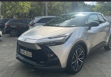 Toyota C-HR 9.850 km 45.490 &euro; Berlin 13403