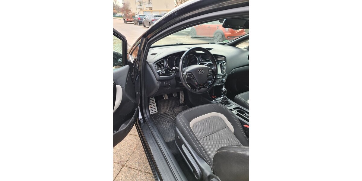 Kia Pro CeeD 77.580 km 9.999 &euro; Berlin 10178