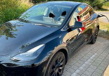 Tesla Model Y 47.200 km 32.100 &euro; Berlin 10781