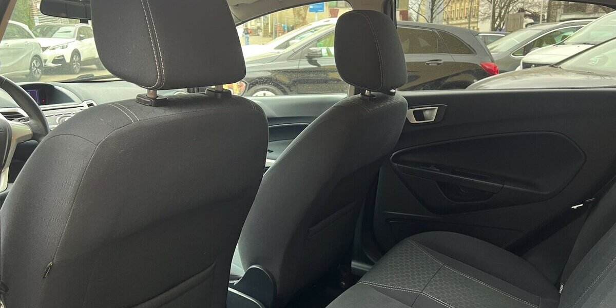 Ford Fiesta Titanium*Keyless*PDC*LED*Tel.*Chrom*GAS* 178.353 km 4.290 &euro; Berlin 13187