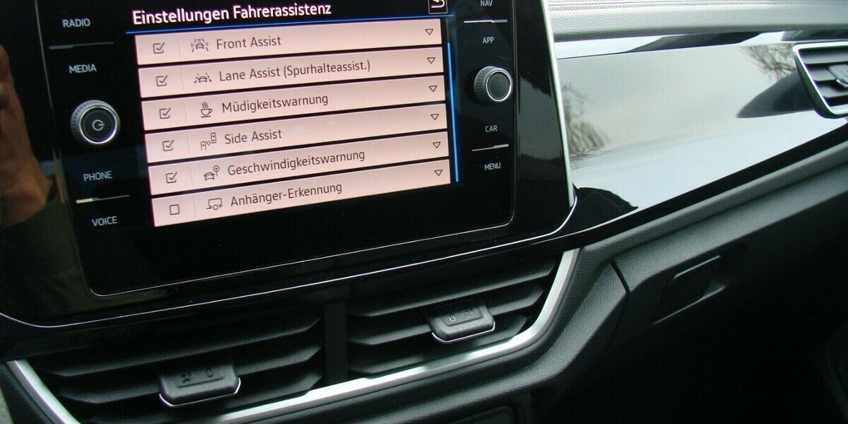 VW T-Roc 1.5TSi R-Line BMT IQ-Light ACC AHK Digital C 11.011 km 28.980 &euro; Falkensee 14612