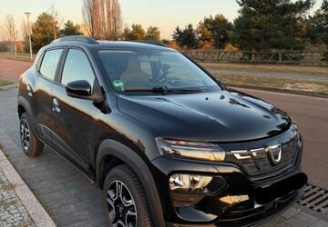 Dacia Spring 2.100 km 10.300 &euro; Berlin 12487