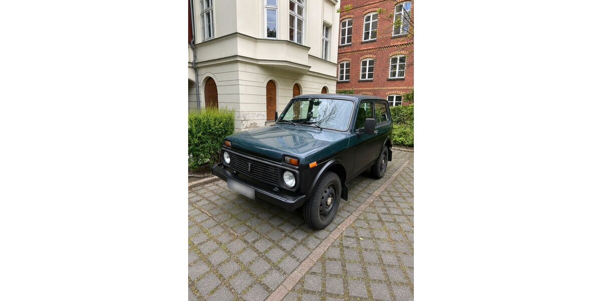 Lada Niva 70.000 km 6.490 &euro; Berlin 13189