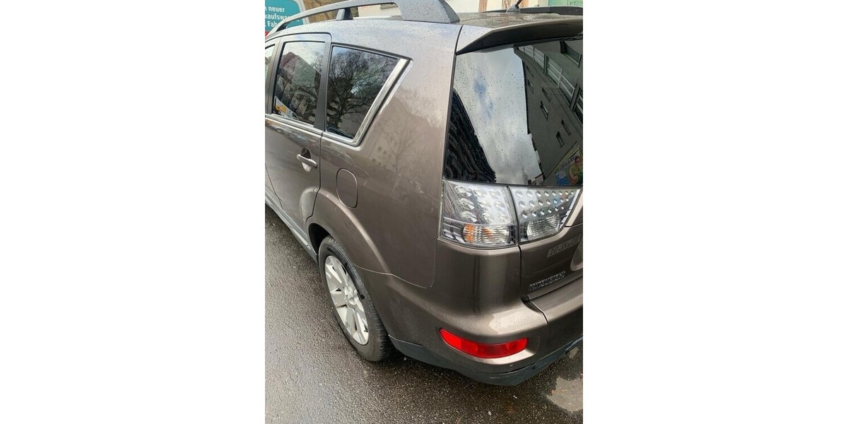 Mitsubishi Outlander 135.000 km 7.500 &euro; Berlin 10178