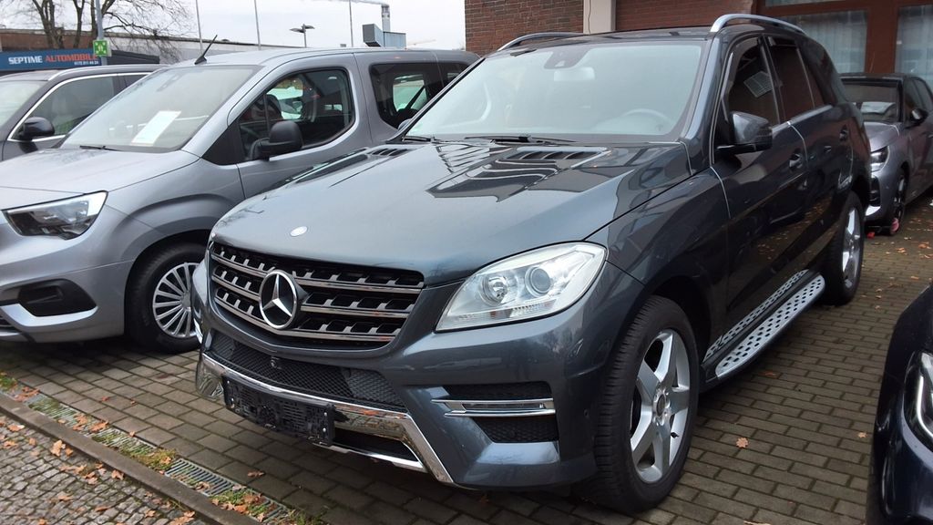 Mercedes-Benz ML 350 183.000 km 18.300 &euro; Berlin 13599