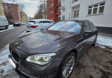 BMW 750 240.000 km 8.499 &euro; Berlin 13357