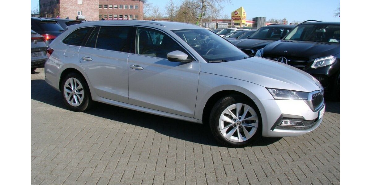 Skoda Octavia 2.0TDI Style ACC Columbus HeadUp AHK 48.103 km 27.480 &euro; Falkensee 14612