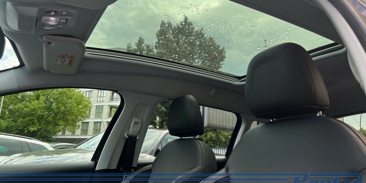 Peugeot 2008 1.2 PT 130 Allure*Pano*Navi*Leder*1-Hand* 79.035 km 12.490 &euro; Berlin 13187
