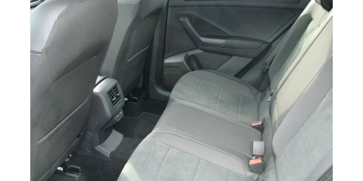 VW T-Roc 1.5TSi R-Line BMT IQ-Light ACC AHK Digital C 11.011 km 28.980 &euro; Falkensee 14612