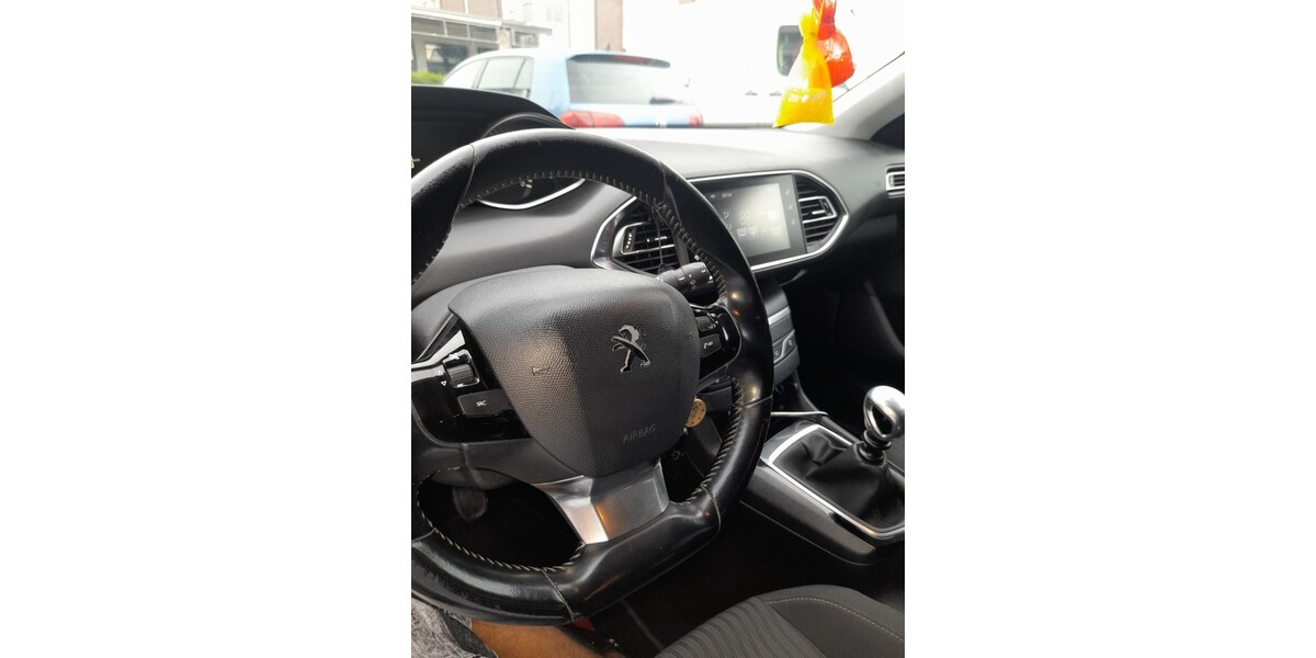 Peugeot 308 217.000 km 8.150 &euro; Berlin 10178