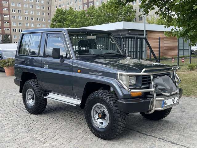 Toyota Land Cruiser 323.000 km 32.900 &euro; Berlin 12681