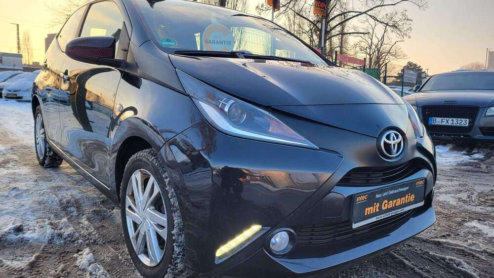 Toyota Aygo 100.000 km 8.999 &euro; Berlin 13597